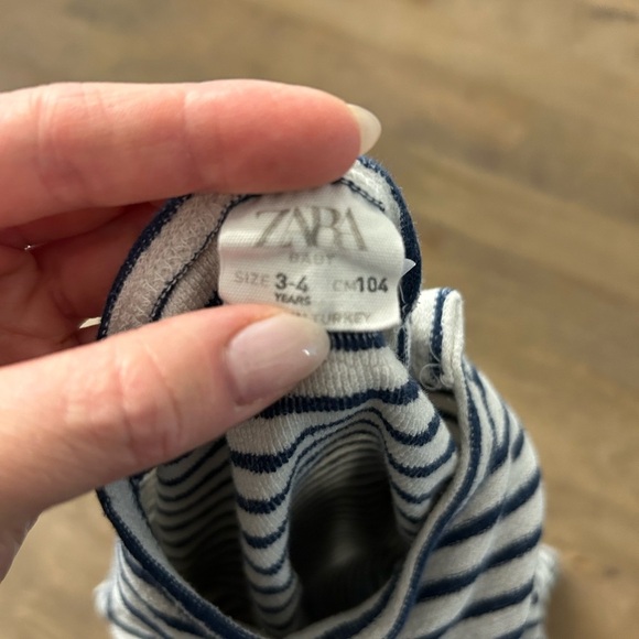 Zara 3T “hi there” long sleeve - Picture 2 of 3